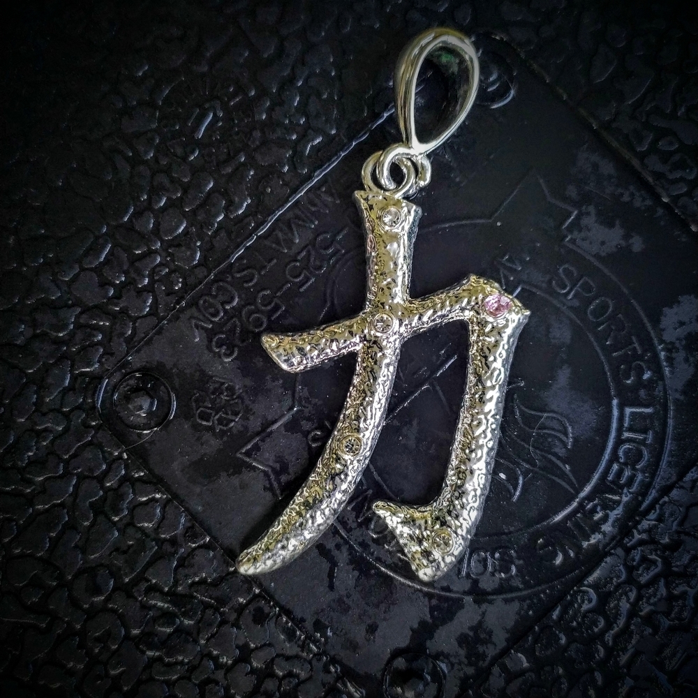 LARGE💢VINTAGE💢 MEDALLION💢SILVER TONE